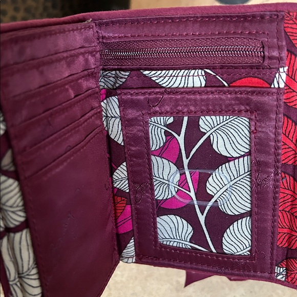VERA BRADLEY RFID Riley Compact Wallet in the “Bohemian Blooms" pattern - Picture 6 of 7